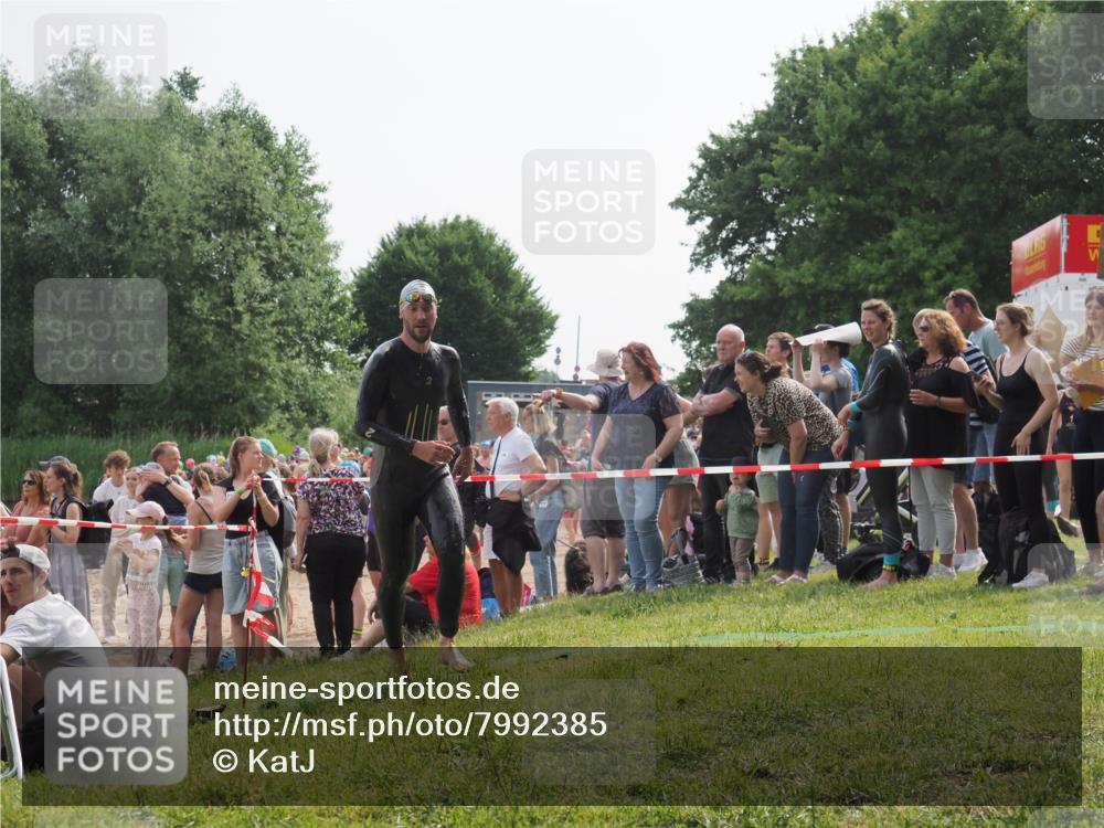 15.06.2025 - 27. Vierlanden-Triathlon KatJ http://msf.ph/oto/7992385 15.06.2025 09:53:01 Schwimmen 328 meine-sportfotos.de