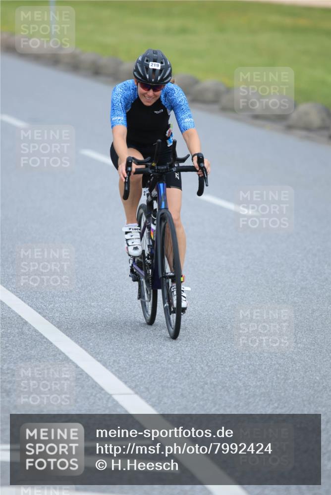 21.06.2025 - 27. Vierlanden-Triathlon H.Heesch http://msf.ph/oto/7992424 15.06.2025 12:02:36 Radfahren 219, 815, 876, 888, 944 meine-sportfotos.de