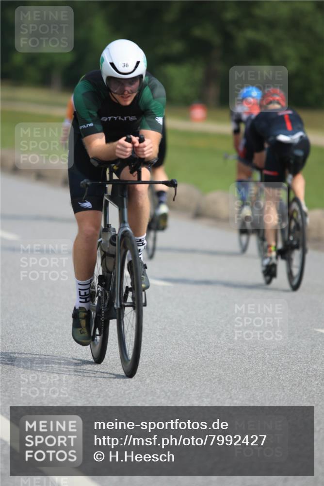 15.06.2025 - 27. Vierlanden-Triathlon H.Heesch http://msf.ph/oto/7992427 15.06.2025 10:15:33 Radfahren 6, 27, 36, 68, 143, 169, 378, 383, 414, 440, 450 meine-sportfotos.de