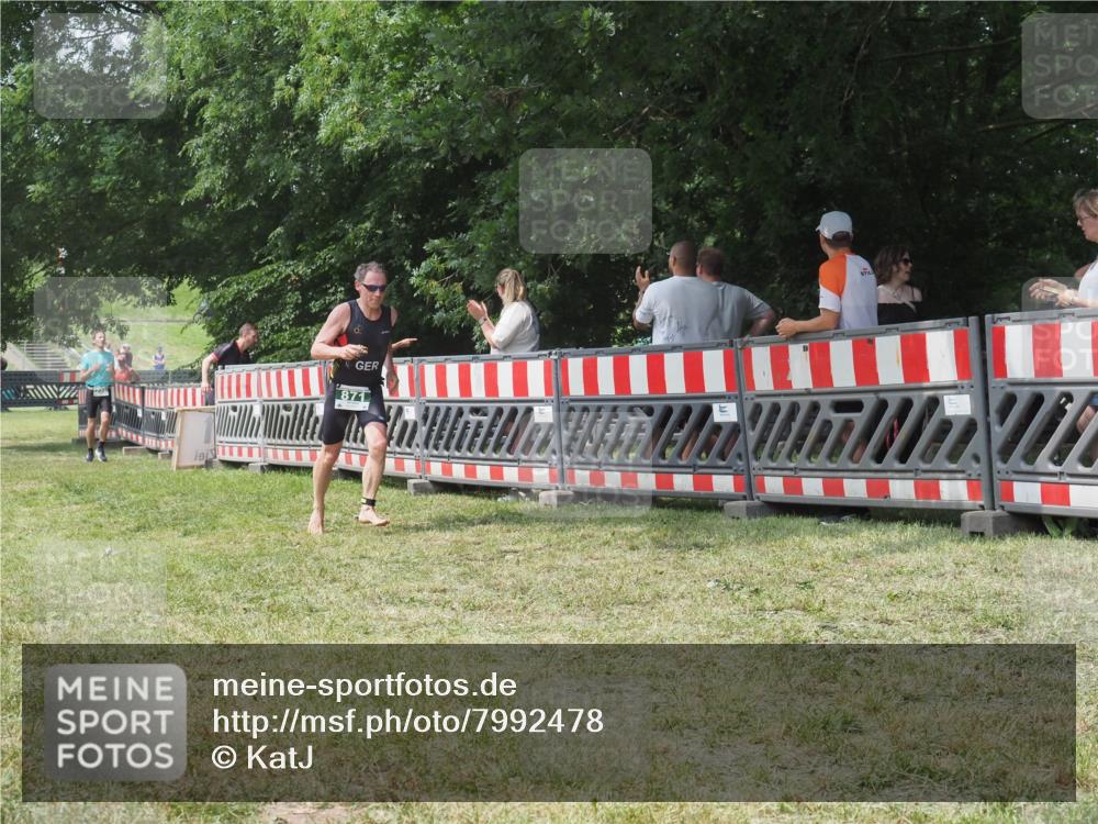 21.06.2025 - 27. Vierlanden-Triathlon KatJ http://msf.ph/oto/7992478 15.06.2025 12:30:41 Ziel 871 meine-sportfotos.de