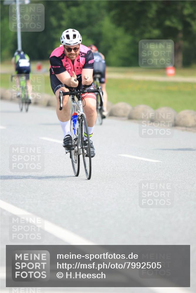 15.06.2025 - 27. Vierlanden-Triathlon H.Heesch http://msf.ph/oto/7992505 15.06.2025 10:16:13 Radfahren 25, 241, 369, 395, 423 meine-sportfotos.de