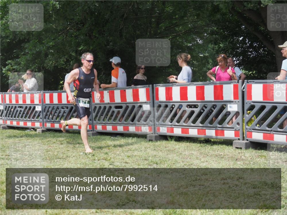 21.06.2025 - 27. Vierlanden-Triathlon KatJ http://msf.ph/oto/7992514 15.06.2025 12:30:42 Ziel 871 meine-sportfotos.de