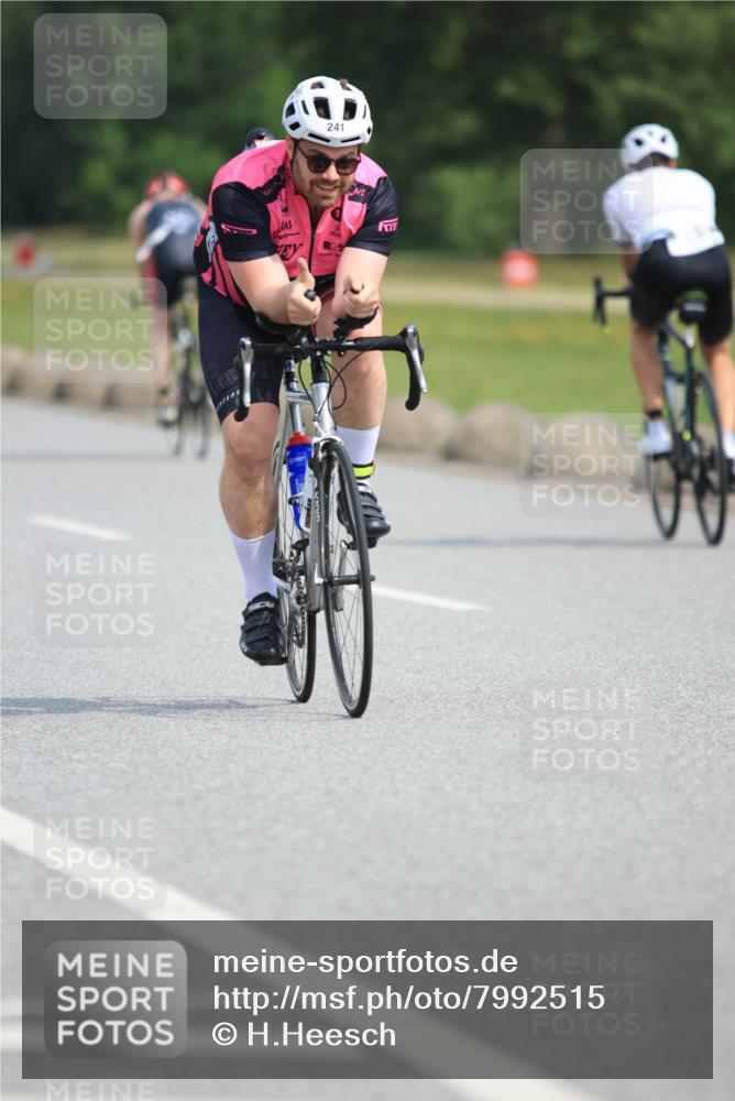 15.06.2025 - 27. Vierlanden-Triathlon H.Heesch http://msf.ph/oto/7992515 15.06.2025 10:16:13 Radfahren 25, 241, 369, 395, 423 meine-sportfotos.de