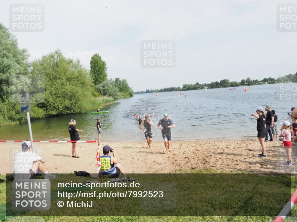 21.06.2025 - 27. Vierlanden-Triathlon MichiJ http://msf.ph/oto/7992523 15.06.2026 09:54:57 Schwimmen 319, 336, 344, 361 meine-sportfotos.de