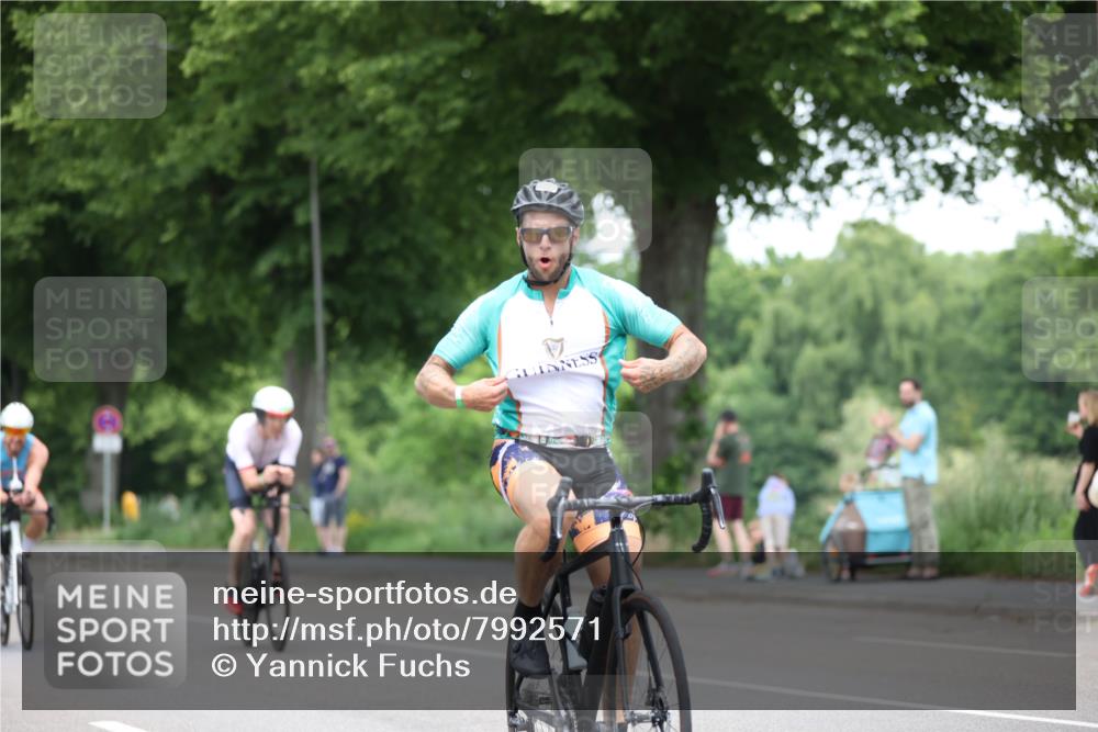 15.06.2025 - 7 Türme Triathlon Yannick Fuchs http://msf.ph/oto/7992571 15.06.2025 12:02:27 Radfahren 250 meine-sportfotos.de