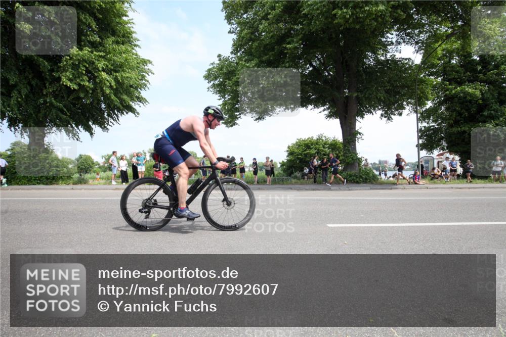 15.06.2025 - 7 Türme Triathlon Yannick Fuchs http://msf.ph/oto/7992607 15.06.2025 13:28:47 Radfahren 274, 557, 595, 745, 804, 805, 886, 1049 meine-sportfotos.de