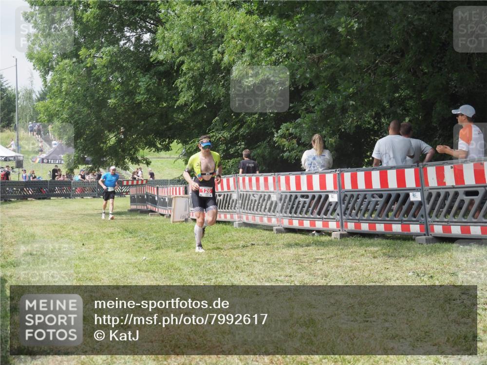 21.06.2025 - 27. Vierlanden-Triathlon KatJ http://msf.ph/oto/7992617 15.06.2025 12:30:54 Ziel 126 meine-sportfotos.de
