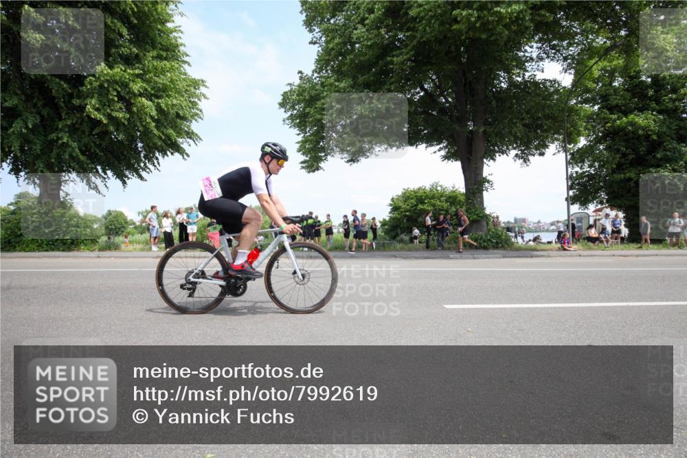 15.06.2025 - 7 Türme Triathlon Yannick Fuchs http://msf.ph/oto/7992619 15.06.2025 13:28:48 Radfahren 274, 557, 558, 595, 745, 804, 805, 886, 1049 meine-sportfotos.de