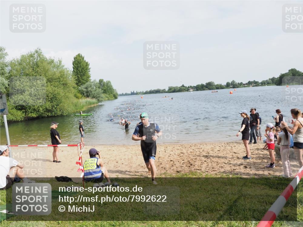 21.06.2025 - 27. Vierlanden-Triathlon MichiJ http://msf.ph/oto/7992622 15.06.2026 09:55:00 Schwimmen 319, 326, 336, 344, 361 meine-sportfotos.de