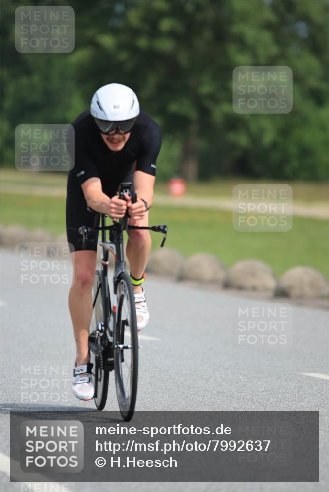15.06.2025 - 27. Vierlanden-Triathlon H.Heesch http://msf.ph/oto/7992637 15.06.2025 10:17:34 Radfahren 60, 80, 86 meine-sportfotos.de