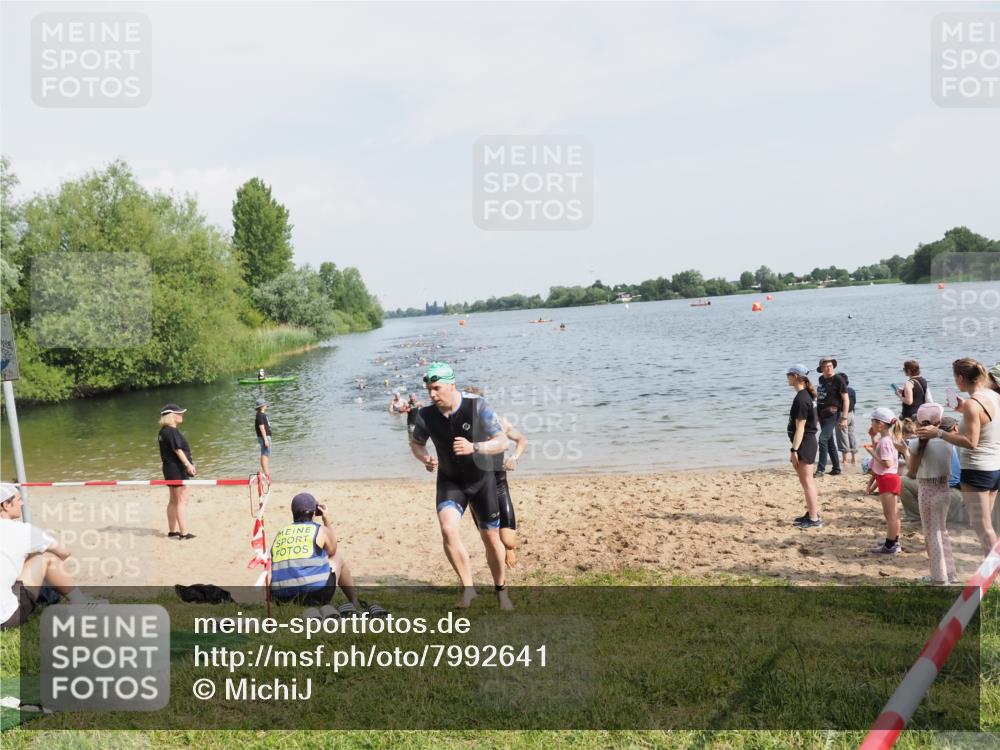 21.06.2025 - 27. Vierlanden-Triathlon MichiJ http://msf.ph/oto/7992641 15.06.2026 09:55:00 Schwimmen 319, 326, 336, 344, 361 meine-sportfotos.de