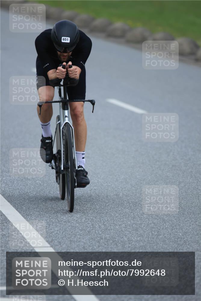 21.06.2025 - 27. Vierlanden-Triathlon H.Heesch http://msf.ph/oto/7992648 15.06.2025 12:03:23 Radfahren 651, 849, 885 meine-sportfotos.de