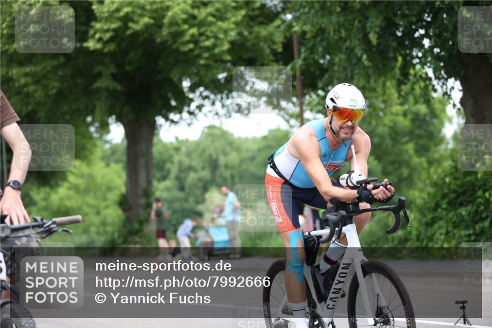 15.06.2025 - 7 Türme Triathlon Yannick Fuchs http://msf.ph/oto/7992666 15.06.2025 12:02:29 Radfahren 250 meine-sportfotos.de