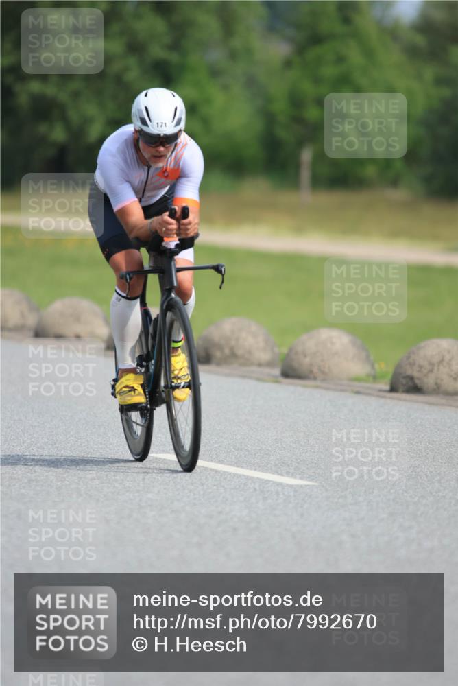 15.06.2025 - 27. Vierlanden-Triathlon H.Heesch http://msf.ph/oto/7992670 15.06.2025 10:17:54 Radfahren 171, 247, 403 meine-sportfotos.de