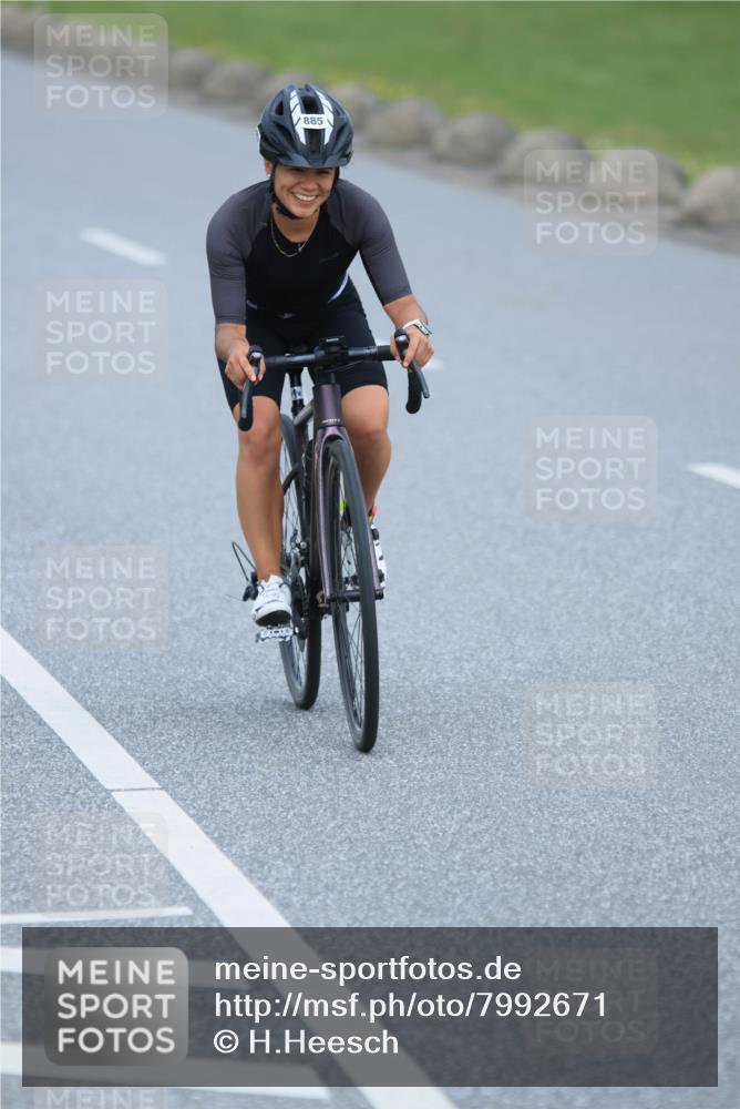21.06.2025 - 27. Vierlanden-Triathlon H.Heesch http://msf.ph/oto/7992671 15.06.2025 12:03:27 Radfahren 651, 885, 917 meine-sportfotos.de