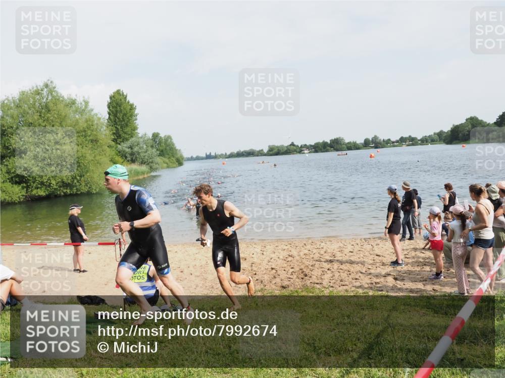 21.06.2025 - 27. Vierlanden-Triathlon MichiJ http://msf.ph/oto/7992674 15.06.2026 09:55:00 Schwimmen 319, 326, 336, 344, 361 meine-sportfotos.de