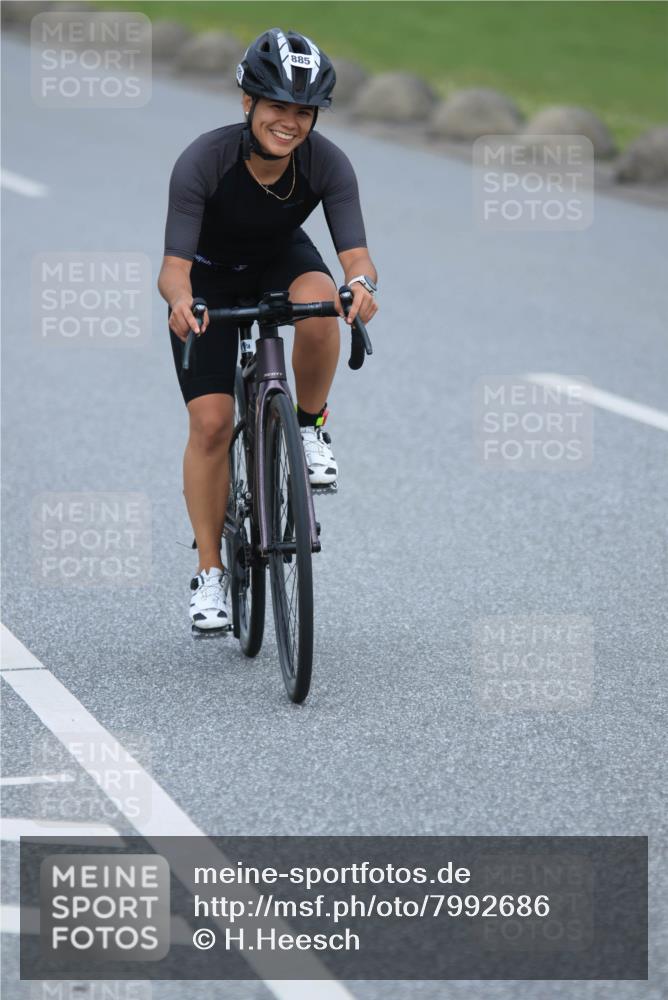 21.06.2025 - 27. Vierlanden-Triathlon H.Heesch http://msf.ph/oto/7992686 15.06.2025 12:03:27 Radfahren 651, 885, 917 meine-sportfotos.de