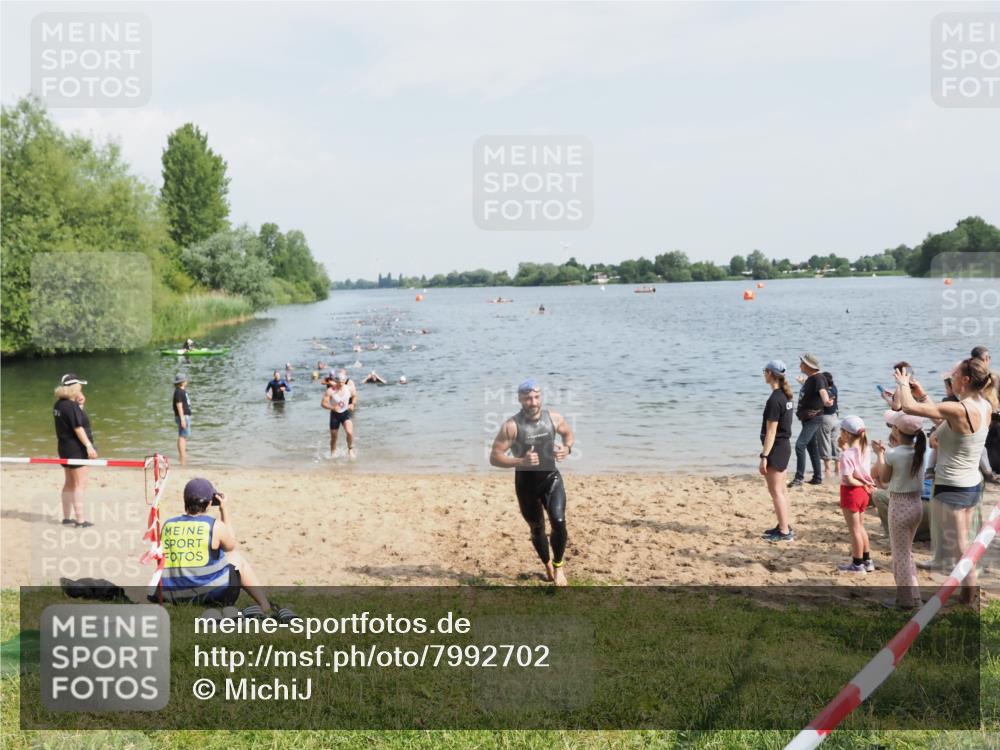 21.06.2025 - 27. Vierlanden-Triathlon MichiJ http://msf.ph/oto/7992702 15.06.2026 09:55:08 Schwimmen 299, 311, 326 meine-sportfotos.de