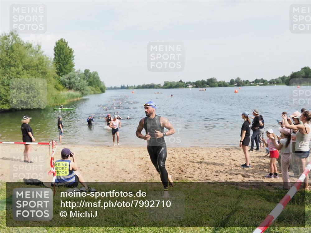 21.06.2025 - 27. Vierlanden-Triathlon MichiJ http://msf.ph/oto/7992710 15.06.2026 09:55:08 Schwimmen 299, 311, 326 meine-sportfotos.de