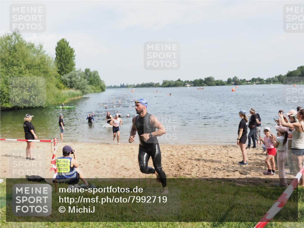 21.06.2025 - 27. Vierlanden-Triathlon MichiJ http://msf.ph/oto/7992719 15.06.2026 09:55:08 Schwimmen 299, 311, 326 meine-sportfotos.de