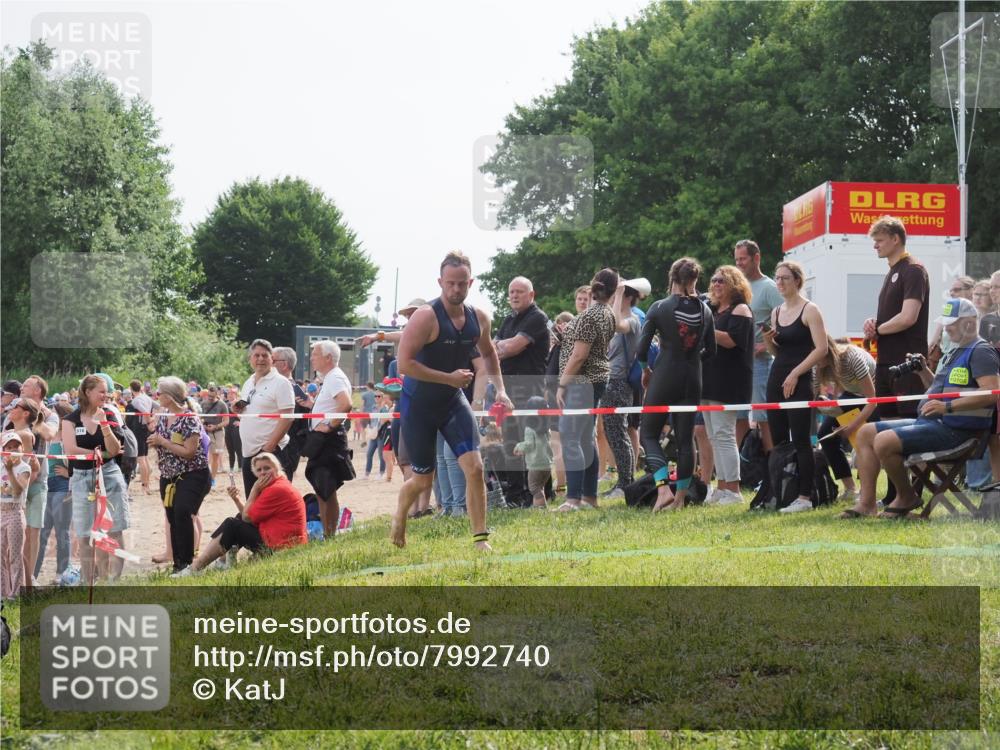 15.06.2025 - 27. Vierlanden-Triathlon KatJ http://msf.ph/oto/7992740 15.06.2025 09:53:26 Schwimmen 304 meine-sportfotos.de