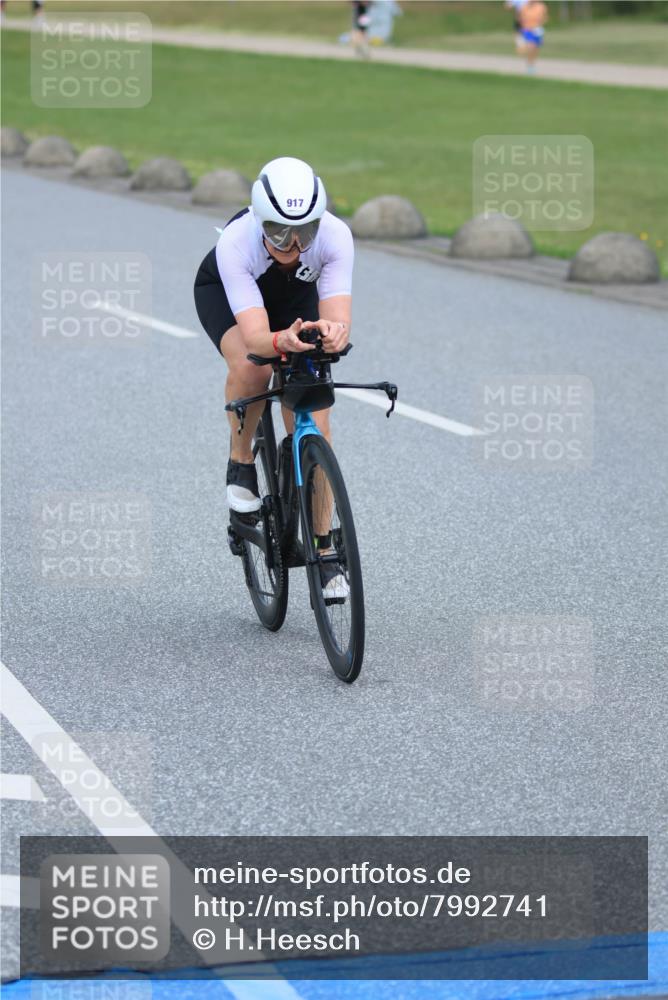 21.06.2025 - 27. Vierlanden-Triathlon H.Heesch http://msf.ph/oto/7992741 15.06.2025 12:03:36 Radfahren 203, 911, 917, 933, 964 meine-sportfotos.de