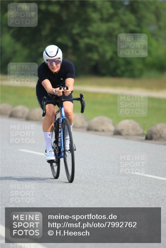 15.06.2025 - 27. Vierlanden-Triathlon H.Heesch http://msf.ph/oto/7992762 15.06.2025 10:18:36 Radfahren 221 meine-sportfotos.de