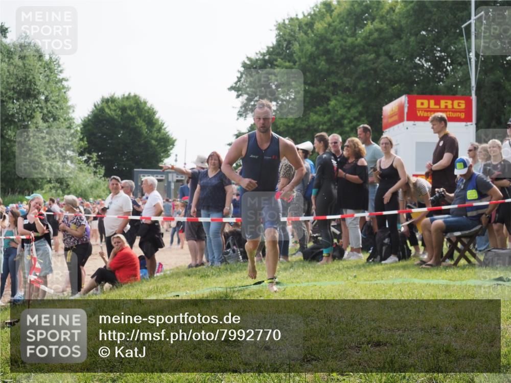 15.06.2025 - 27. Vierlanden-Triathlon KatJ http://msf.ph/oto/7992770 15.06.2025 09:53:26 Schwimmen 304 meine-sportfotos.de