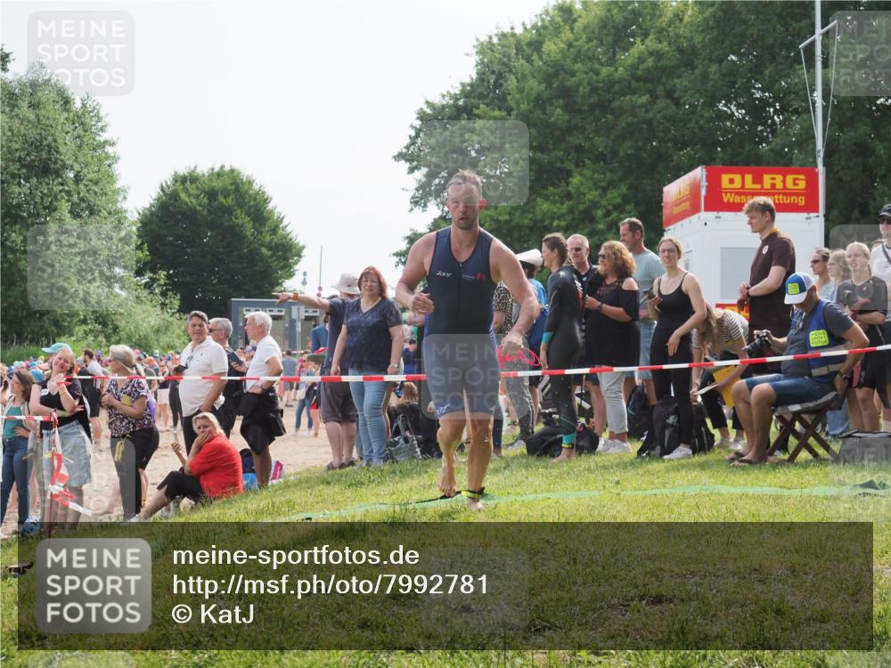 15.06.2025 - 27. Vierlanden-Triathlon KatJ http://msf.ph/oto/7992781 15.06.2025 09:53:26 Schwimmen 304 meine-sportfotos.de