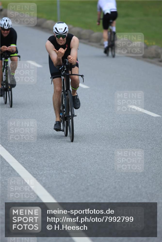 21.06.2025 - 27. Vierlanden-Triathlon H.Heesch http://msf.ph/oto/7992799 15.06.2025 12:03:53 Radfahren 151, 638, 764, 775, 798, 956 meine-sportfotos.de