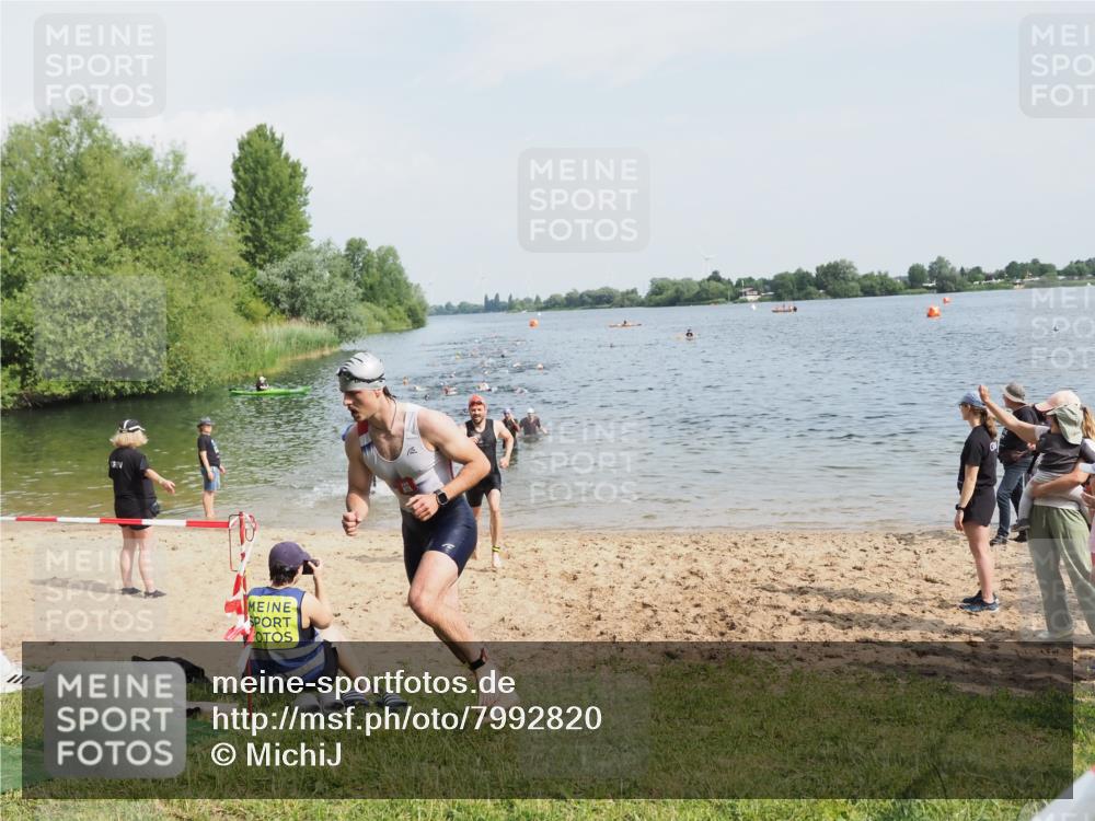 21.06.2025 - 27. Vierlanden-Triathlon MichiJ http://msf.ph/oto/7992820 15.06.2026 09:55:13 Schwimmen 299, 306, 311, 326 meine-sportfotos.de