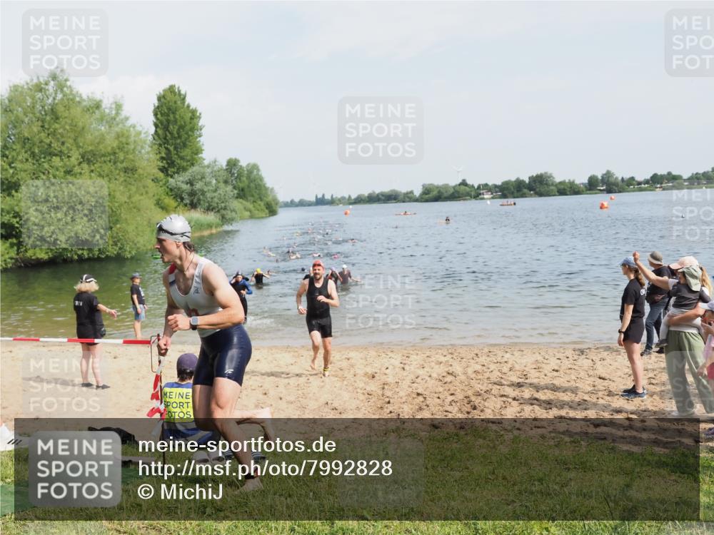 21.06.2025 - 27. Vierlanden-Triathlon MichiJ http://msf.ph/oto/7992828 15.06.2026 09:55:13 Schwimmen 299, 306, 311, 326 meine-sportfotos.de