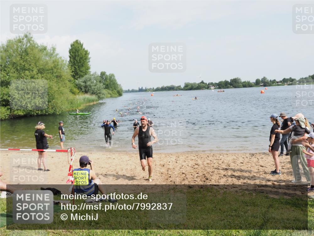 21.06.2025 - 27. Vierlanden-Triathlon MichiJ http://msf.ph/oto/7992837 15.06.2026 09:55:13 Schwimmen 299, 306, 311, 326 meine-sportfotos.de
