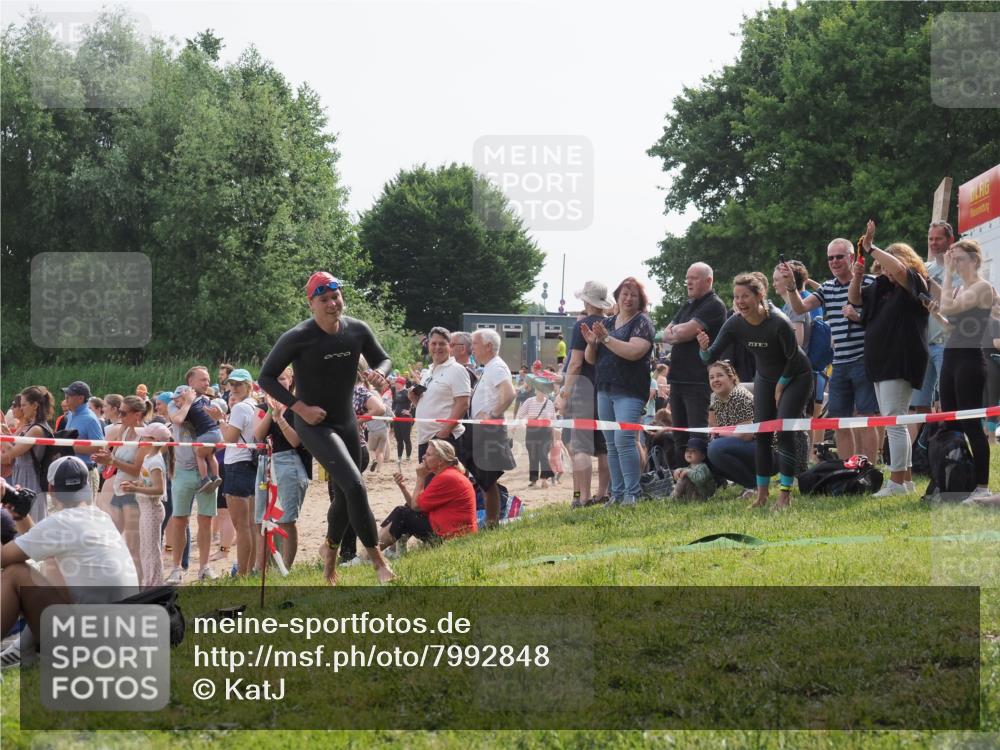 15.06.2025 - 27. Vierlanden-Triathlon KatJ http://msf.ph/oto/7992848 15.06.2025 09:54:00 Schwimmen 307 meine-sportfotos.de