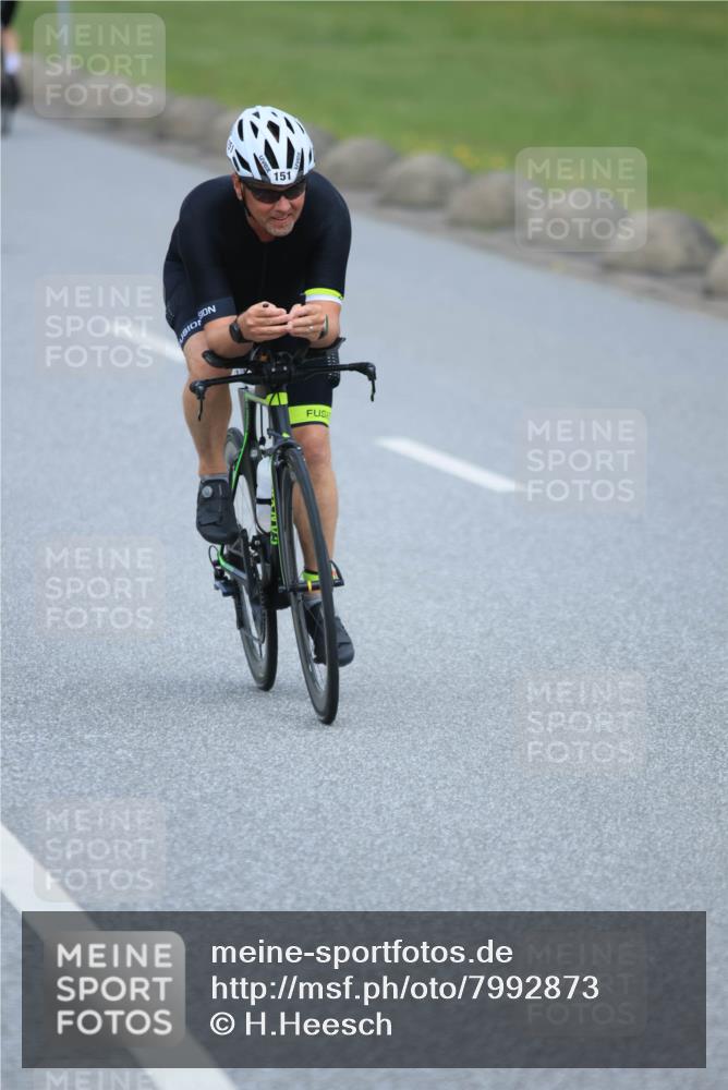 21.06.2025 - 27. Vierlanden-Triathlon H.Heesch http://msf.ph/oto/7992873 15.06.2025 12:03:55 Radfahren 151, 638, 764, 775, 798, 858, 956 meine-sportfotos.de