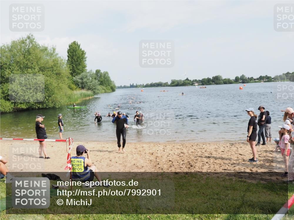 21.06.2025 - 27. Vierlanden-Triathlon MichiJ http://msf.ph/oto/7992901 15.06.2026 09:55:16 Schwimmen 299, 306, 311, 348, 353 meine-sportfotos.de