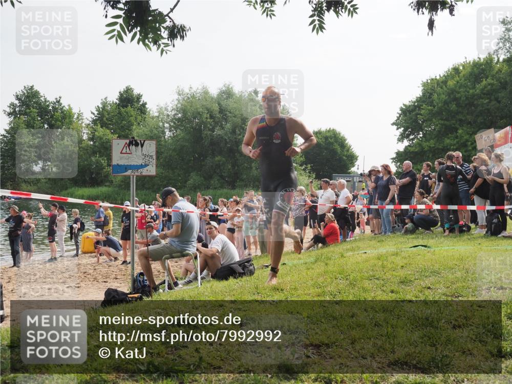 15.06.2025 - 27. Vierlanden-Triathlon KatJ http://msf.ph/oto/7992992 15.06.2025 09:54:09 Schwimmen 267, 307, 356 meine-sportfotos.de