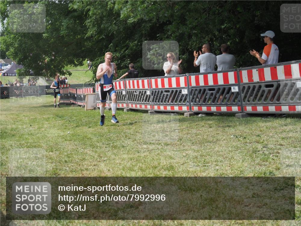 21.06.2025 - 27. Vierlanden-Triathlon KatJ http://msf.ph/oto/7992996 15.06.2025 12:33:31 Ziel 85 meine-sportfotos.de