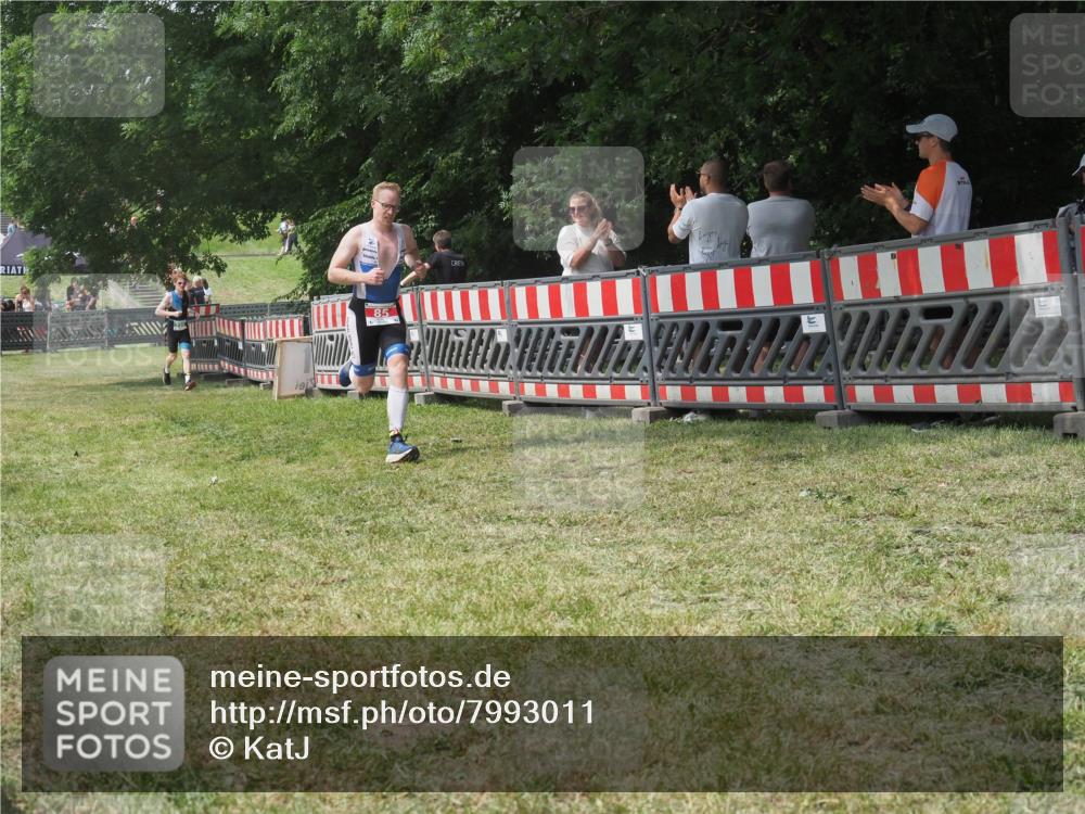 21.06.2025 - 27. Vierlanden-Triathlon KatJ http://msf.ph/oto/7993011 15.06.2025 12:33:31 Ziel 85 meine-sportfotos.de