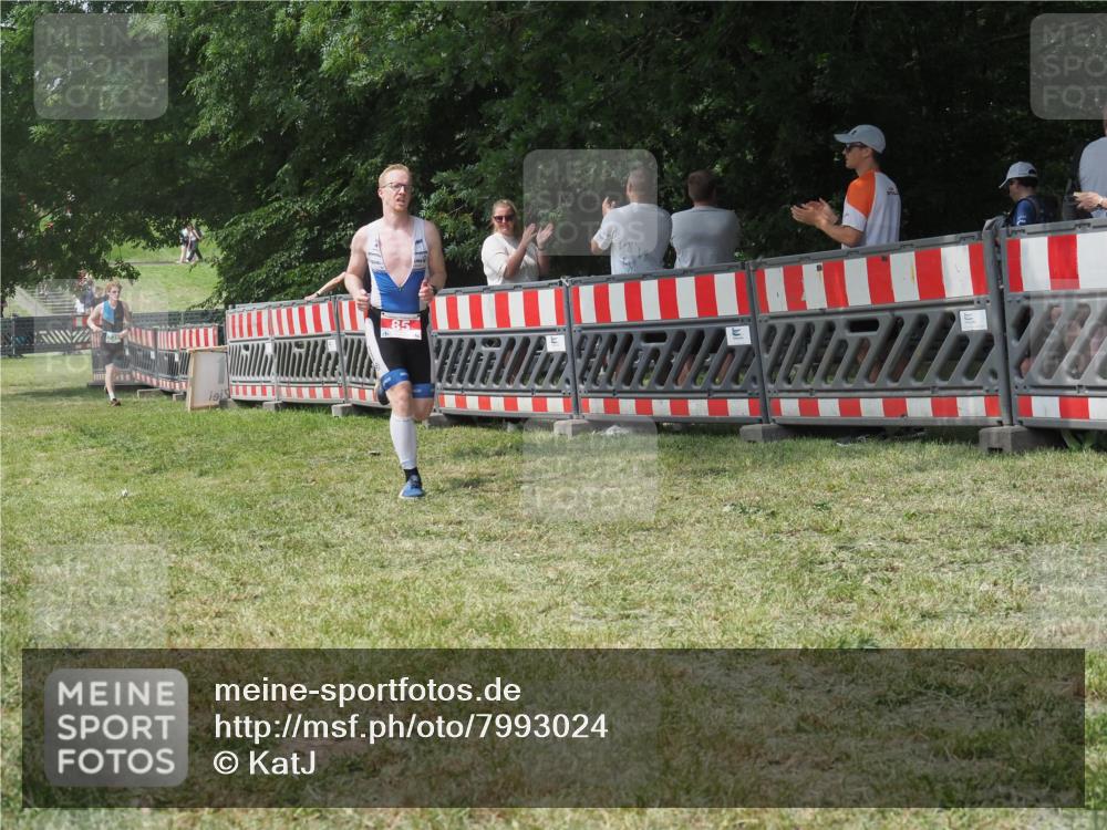 21.06.2025 - 27. Vierlanden-Triathlon KatJ http://msf.ph/oto/7993024 15.06.2025 12:33:32 Ziel 85 meine-sportfotos.de