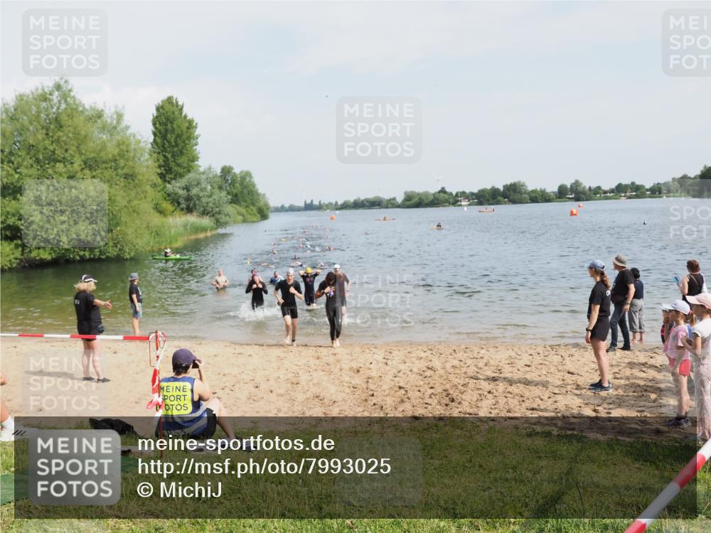 21.06.2025 - 27. Vierlanden-Triathlon MichiJ http://msf.ph/oto/7993025 15.06.2026 09:55:20 Schwimmen 299, 306, 316, 327, 335, 348, 353 meine-sportfotos.de
