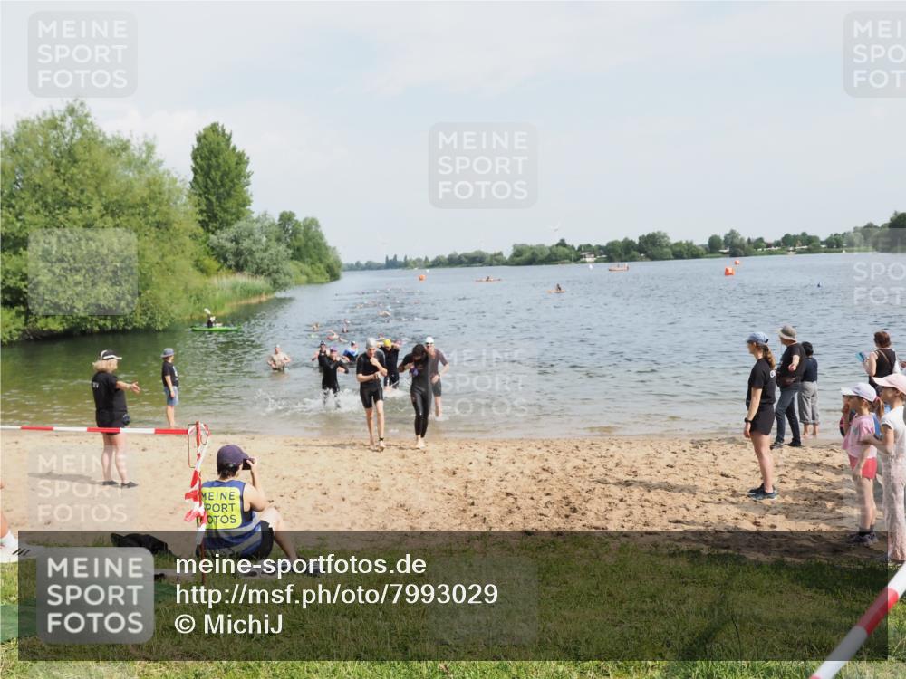 21.06.2025 - 27. Vierlanden-Triathlon MichiJ http://msf.ph/oto/7993029 15.06.2026 09:55:21 Schwimmen 299, 306, 316, 327, 335, 348, 353 meine-sportfotos.de