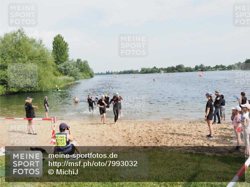 21.06.2025 - 27. Vierlanden-Triathlon MichiJ http://msf.ph/oto/7993032 15.06.2026 09:55:21 Schwimmen 299, 306, 316, 327, 335, 348, 353 meine-sportfotos.de