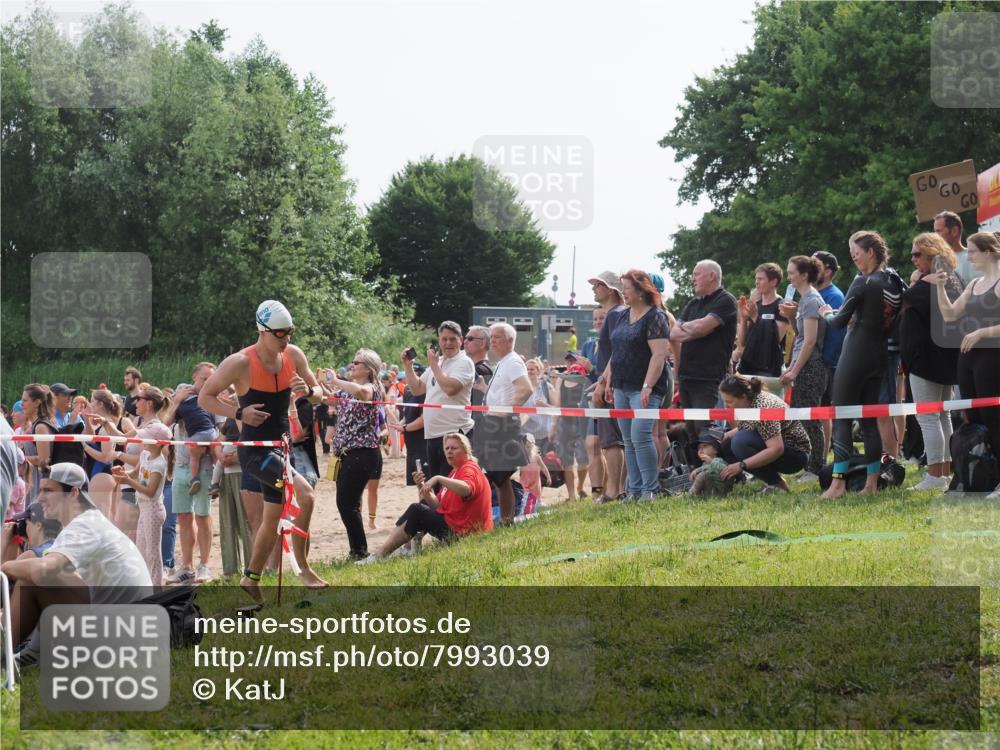 15.06.2025 - 27. Vierlanden-Triathlon KatJ http://msf.ph/oto/7993039 15.06.2025 09:54:13 Schwimmen 267, 302, 356 meine-sportfotos.de