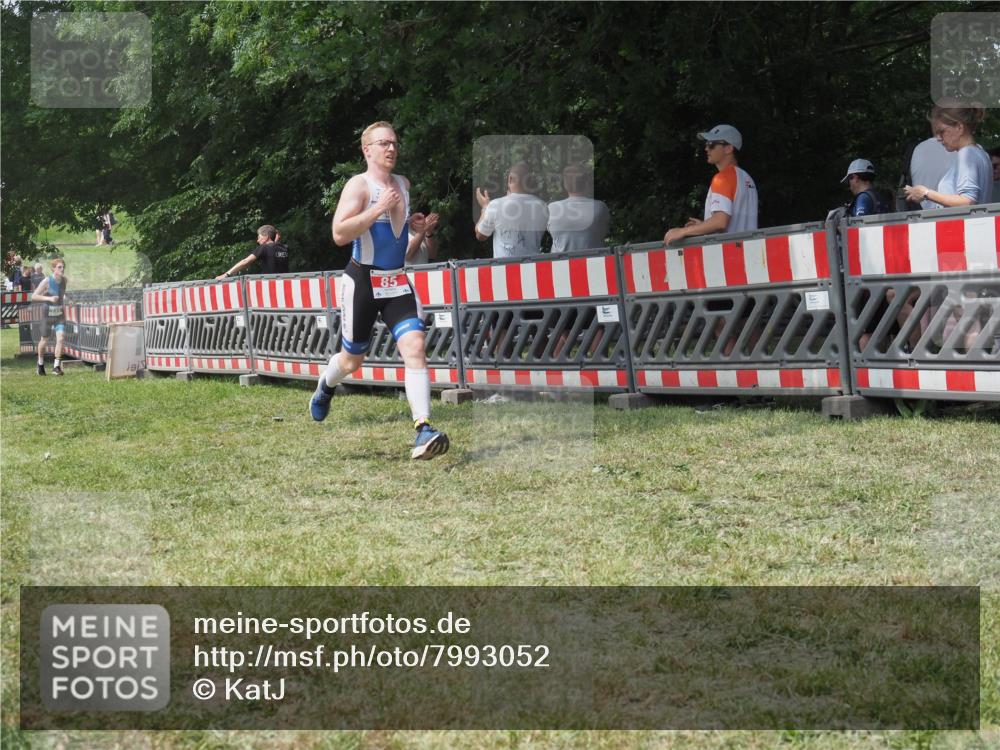 21.06.2025 - 27. Vierlanden-Triathlon KatJ http://msf.ph/oto/7993052 15.06.2025 12:33:32 Ziel 85 meine-sportfotos.de