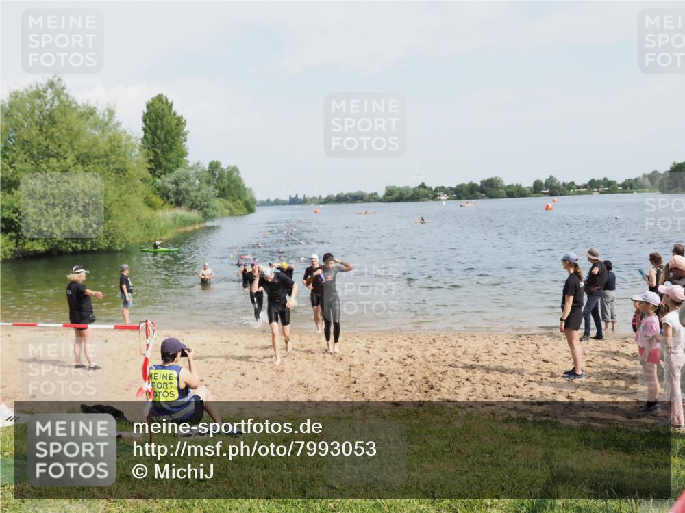21.06.2025 - 27. Vierlanden-Triathlon MichiJ http://msf.ph/oto/7993053 15.06.2026 09:55:22 Schwimmen 306, 316, 327, 335, 348, 353 meine-sportfotos.de