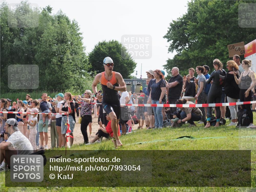 15.06.2025 - 27. Vierlanden-Triathlon KatJ http://msf.ph/oto/7993054 15.06.2025 09:54:14 Schwimmen 267, 302, 337, 356 meine-sportfotos.de