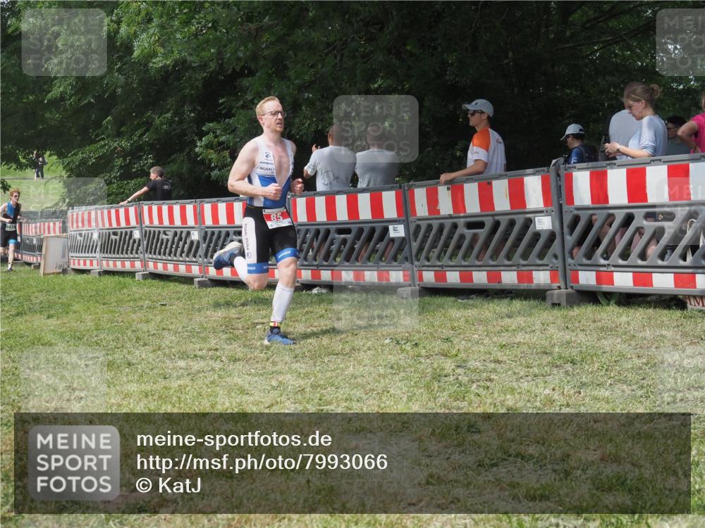 21.06.2025 - 27. Vierlanden-Triathlon KatJ http://msf.ph/oto/7993066 15.06.2025 12:33:32 Ziel 85 meine-sportfotos.de