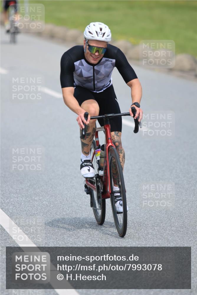21.06.2025 - 27. Vierlanden-Triathlon H.Heesch http://msf.ph/oto/7993078 15.06.2025 12:04:05 Radfahren 653, 695, 735, 736, 775, 858, 932, 956 meine-sportfotos.de