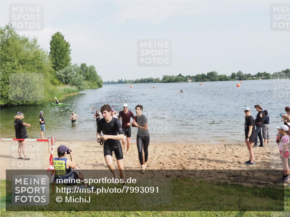21.06.2025 - 27. Vierlanden-Triathlon MichiJ http://msf.ph/oto/7993091 15.06.2026 09:55:24 Schwimmen 306, 316, 327, 329, 335, 348, 353 meine-sportfotos.de